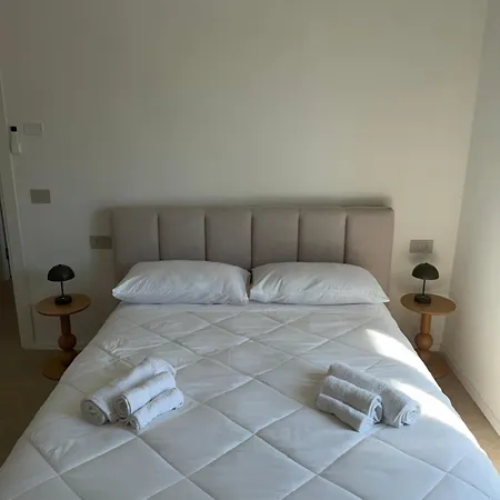 Apartment Lungomare 83 *